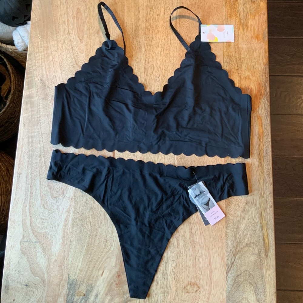 Chic Black Scalloped Bralette and Panty Set